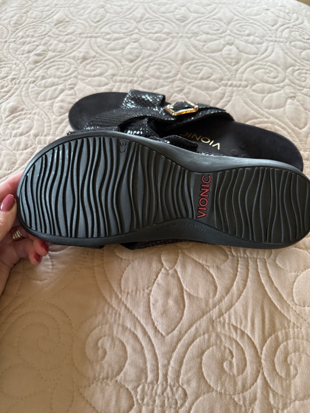 Vionic Black Textured Crisscross Slide Sandals with Buckle. Size 7. Make offer! - Picture 3 of 6